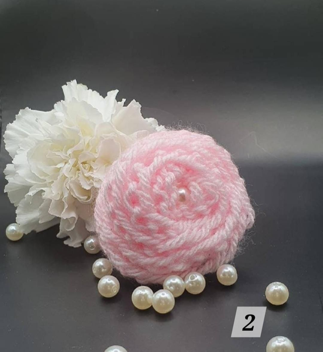 Knitted rose collar charm