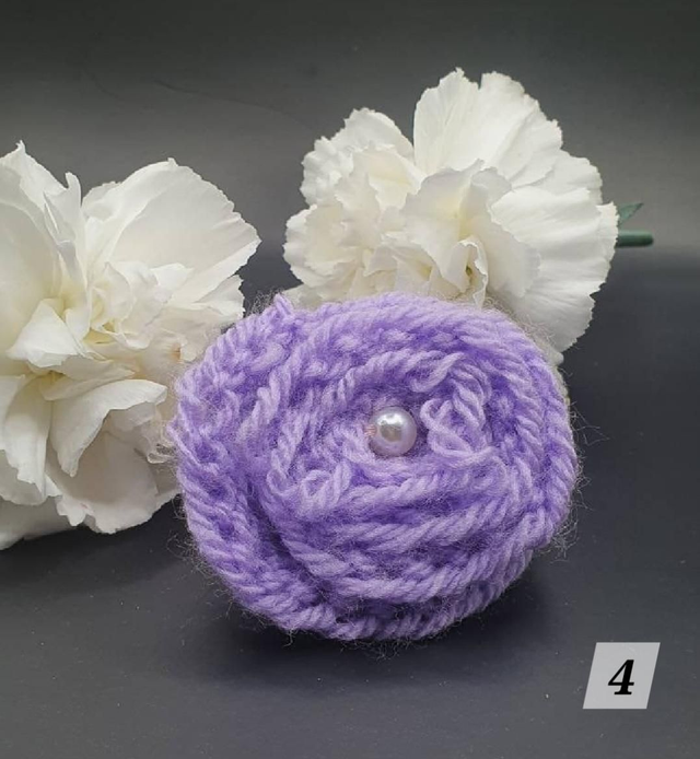 Knitted rose collar charm