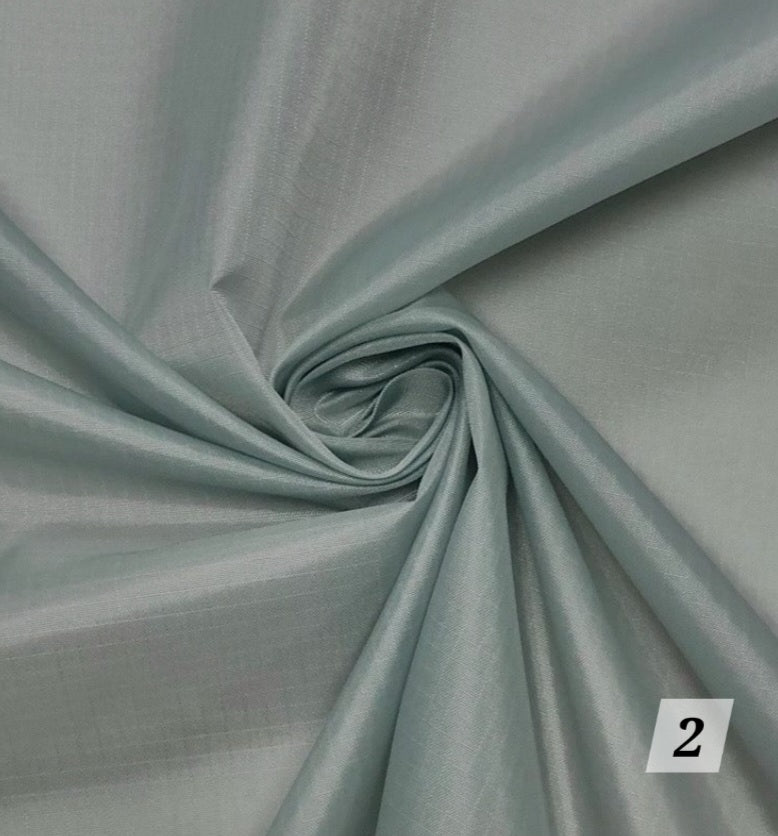 Lightweight raincoat